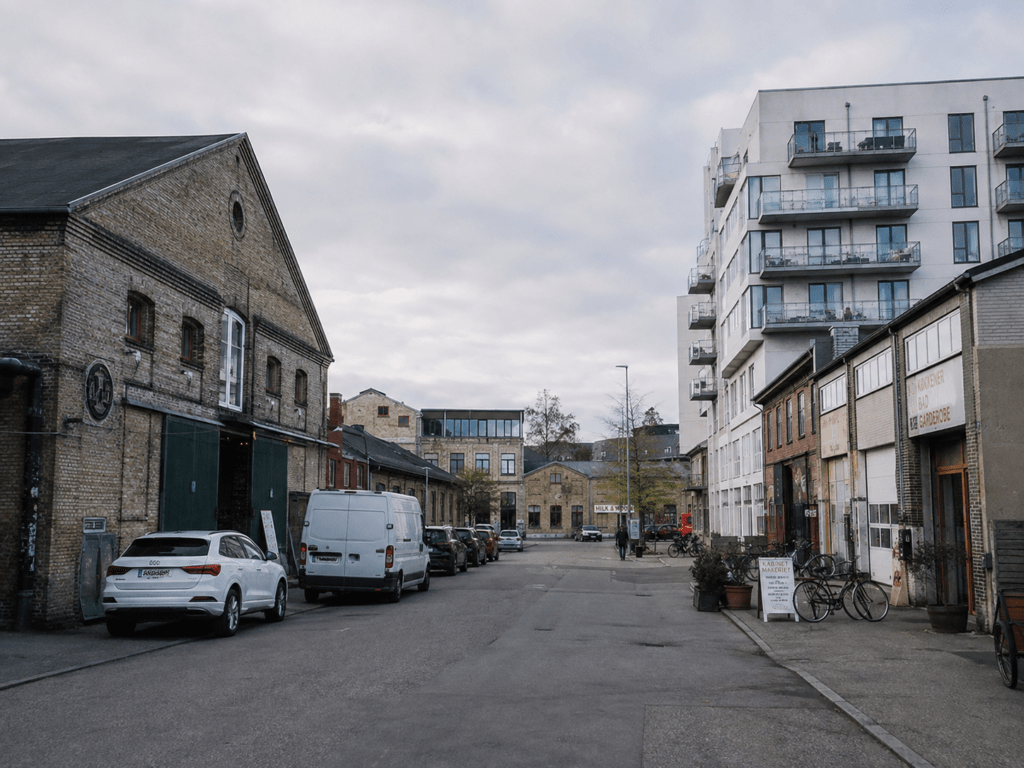 Baggård i København NV med cykler, etageejendomme og gårdmiljø