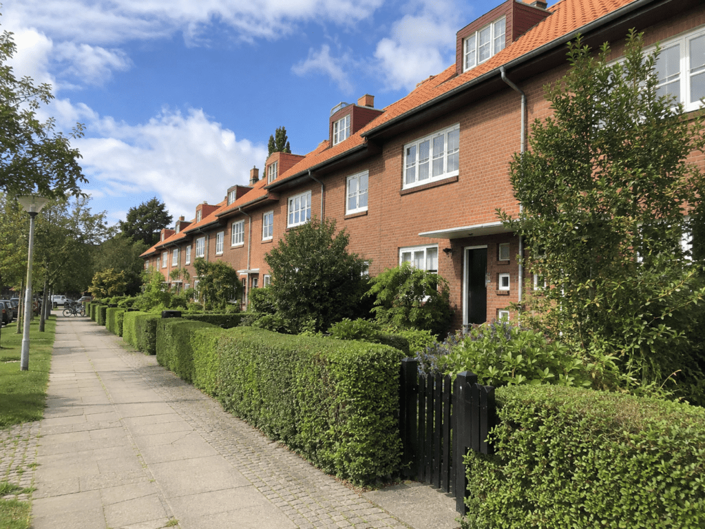 Rækkehuse i Gentofte med grønne forhaver og rolige boligveje