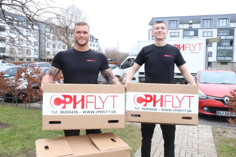 CPHFLYT flyttemænd med flyttekasser ved privatflytning