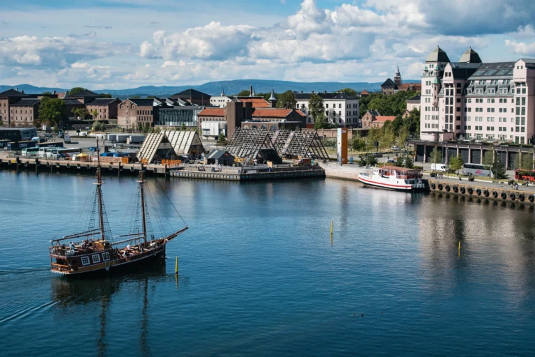 Udsigt over Oslo ved Akershus fæstning– flyt til Norge